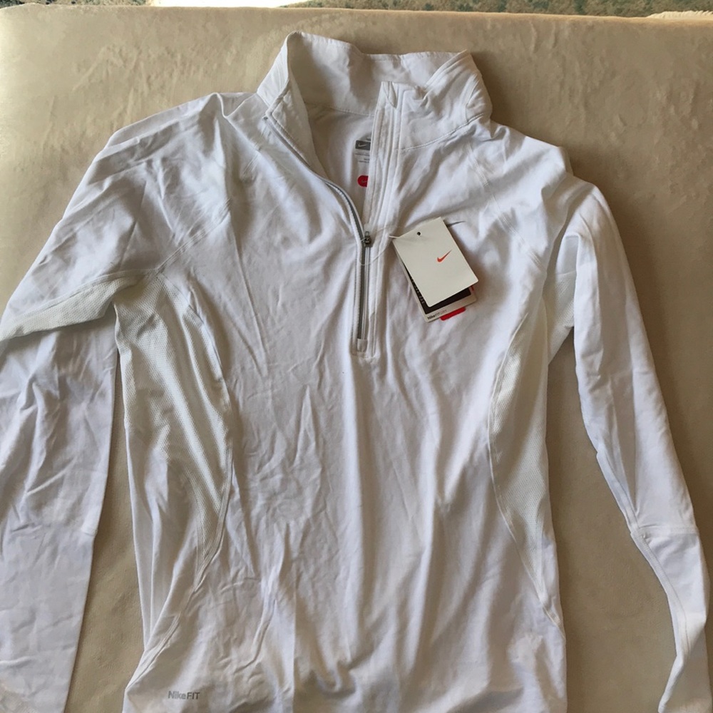 NWT Nike FIT DRY.  Long sleeve top.  Size L.